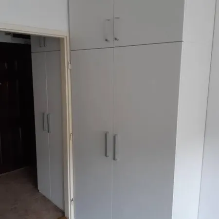 Centrally Located Studio, Close To Amenities *
