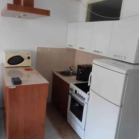 Centrally Located Studio, Close To Amenities Daire