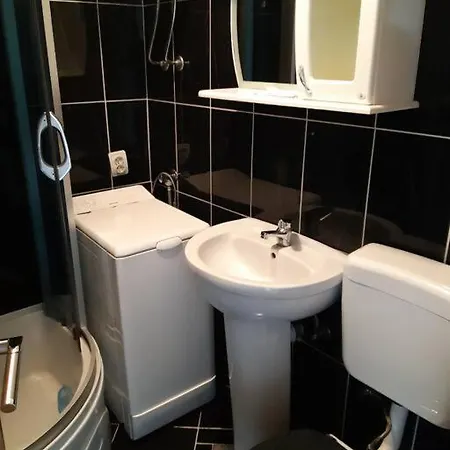 Centrally Located Studio, Close To Amenities *