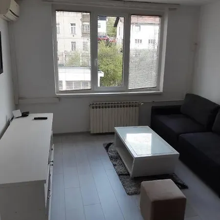 Centrally Located Studio, Close To Amenities *