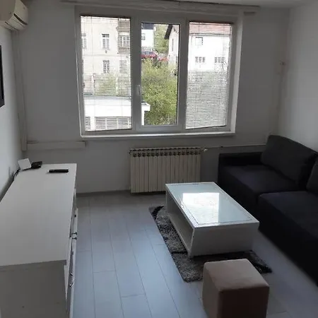 Centrally Located Studio, Close To Amenities *