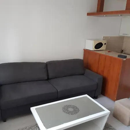 Daire Centrally Located Studio, Close To Amenities *